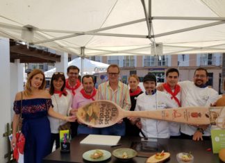 Álora reparte 7.000 platos de sopas perotas en su XIV edición