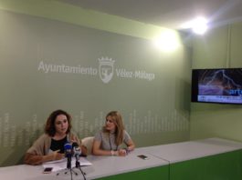 La coordinadora provincial del IAJ, Noelia Suárez, presenta en Vélez Málaga la obra ‘Jarabe de pico’