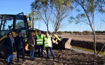 La Junta ejecuta obras de limpieza en cinco cauces de Fuente de Piedra con una inversión de 135.000 euros