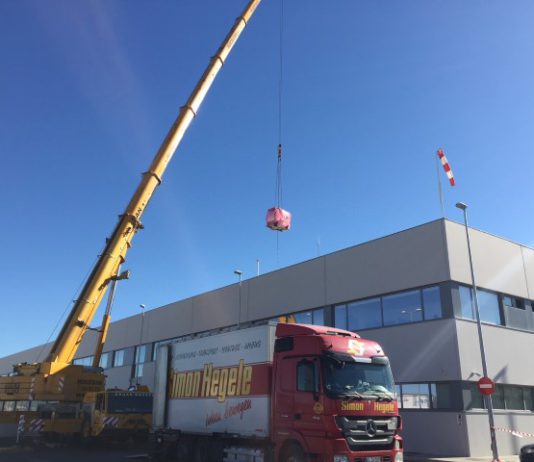 Comienza la instalación del equipo de Resonancia Nuclear Magnética del Hospital de la Serranía