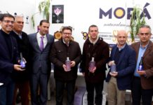 Rodrigo Sánchez destaca el valor añadido que se obtiene de la zanahoria morá con la elaboración de snacks y ginebra