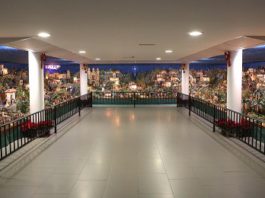 La Diputación de Málaga celebra la Navidad con un gran belén, iluminación, música clásica, zambombás y teatro infantil
