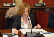 El PSOE saca adelante una moción para exigir al equipo de gobierno la puesta en marcha de un Plan Director para el mantenimiento del mobiliario urbano