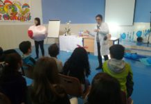 Más de un centenar de escolares malagueños participan en un taller sobre investigación biomédica