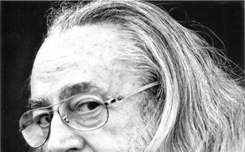 El poeta Jesús Munárriz, protagonista del ciclo ‘Tecleando el misterio. Jazz y poesía bajo las estrellas’ en el MVA