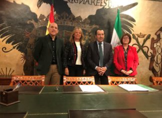 El delegado del Gobierno y la alcaldesa de Marbella firman el acta de cesión del Parque de los Tres Jardines al municipio