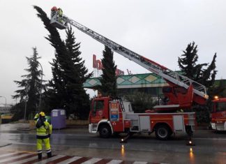 El Consorcio Provincial de Bomberos de la Diputación realiza 57 de intervenciones por viento y lluvia en una docena de municipios de la provincia
