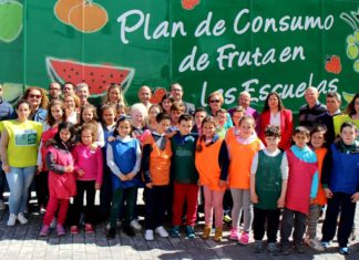 El Frutibús recorre 30 colegios malagueños para difundir entre unos 2.800 escolares los beneficios de una dieta equilibrada