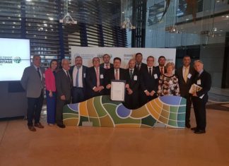 La Diputación resalta la importancia para la Axarquía de la acreditación de la uva pasa moscatel como patrimonio agrícola mundial