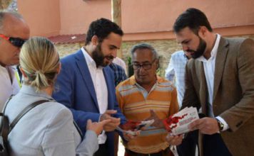 El PSOE denuncia mediante una campaña el abandono y la falta de accesibilidad que sufre la barriada de Las Cuevas de El Palo