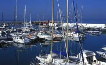 La Junta destina cerca de 700.000 euros al dragado del puerto de La Bajadilla