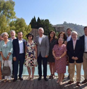 Junta y agentes sociales de Málaga acuerdan convertir la Trinidad en un centro de Artes en Vivo