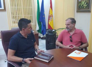 Ciudadanos da a conocer a los pueblos de la Axarquía el Plan de Rehabilitación de Edificios en Desuso