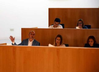 Todos los grupos de la oposición en la Diputación piden la destitución del director de Deportes