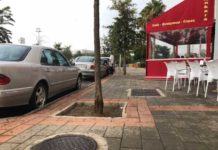 LIBRES alerta del gran número de caídas en Cortijo Alto por el nulo mantenimiento de sus aceras