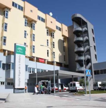 El Hospital Virgen de la Victoria pone en marcha un programa de apoyo psicológico para pacientes aislados, familiares y profesionales