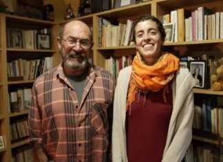 La candidata de Recortes Cero se reúne con el escritor Juan Madrid