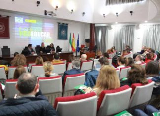 Docentes y familias de Málaga participan en el primer Foro Proeducar