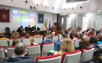 Docentes y familias de Málaga participan en el primer Foro Proeducar