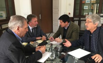 La Junta de Andalucía se compromete a agilizar los planes generales de 52 municipios de la provincia