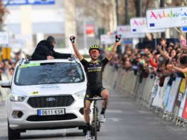 Simon Yates gana en Granada y Jakob Fuglsang, nuevo líder en la Vuelta Andalucía