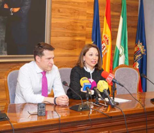 Navarro asegura que el Gobierno andaluz quiere “volver a poner a la Axarquía en el mapa»