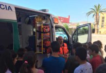 El 061 enseña cómo actuar ante una emergencia sanitaria a medio centenar de alumnos del colegio `Camino San Rafael´ de Málaga