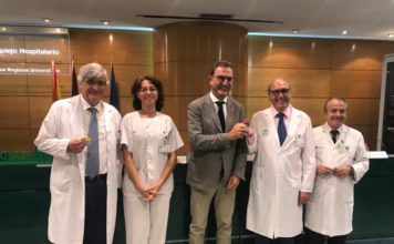 El Hospital Regional de Málaga celebra la implantación del marcapasos número diez mil tras su comienzo en 1975