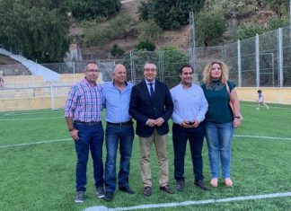 La Diputación de Málaga renueva el terreno de juego del campo de fútbol de Salayonga