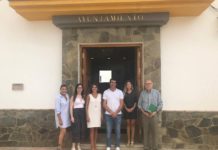 Nuria Rodríguez traslada al alcalde de Guaro los apoyos de la Consejería para impulsar el turismo en los municipios de interior