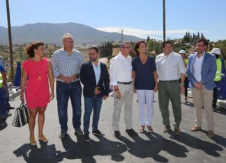 Las obras del puente sobre el río Fahala, que mejora las comunicaciones en Alhaurín el Grande, concluirán a final de mes