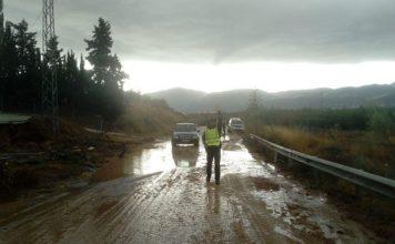 Doce carreteras provinciales afectadas y más de una treintena de incidencias registradas por el CPB tras la tromba de agua de la noche pasada