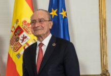 Moreno certifica que el tercer hospital de Málaga y el metro irán de la mano en los terrenos del Civil