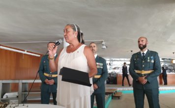 Galardón de la Guardia Civil a Concordia Márquez, presidenta de la Asociación CYD Santa María por su colaboración con el SEPRONA