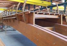 Comienza el ensamblaje de la pasarela de madera que se instalará sobre el Guadalhorce, que será la más grande de Europa