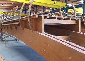 Comienza el ensamblaje de la pasarela de madera que se instalará sobre el Guadalhorce, que será la más grande de Europa