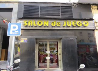 La Unidad de Policía Adscrita clausura un salón de juegos en Málaga por diversas irregularidades
