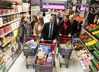 Salado anima a los malagueños a ser líderes en solidaridad y superar los 700.000 kilos en la Gran Recogida de Alimentos de Bancosol