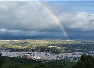 Nota de Adelante Alhaurín el Grande sobre la visita de Ledesma a Fitur