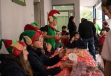El Colegio El Pinar dona los fondos recaudados en su mercadillo navideño al centro de mayores ‘El Romeral’