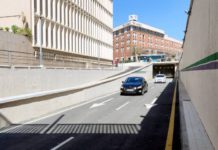 El Pasillo de Guimbarda estrena iluminación en su reapertura hoy al tráfico rodado