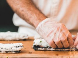 Educación ofrece tres comidas diarias a 5.100 escolares malagueños en riesgo de exclusión social