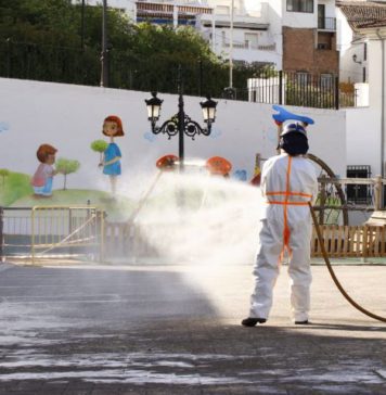 Infoca ha movilizado hoy a 100 efectivos en Andalucía para tareas de desinfección por Covid-19