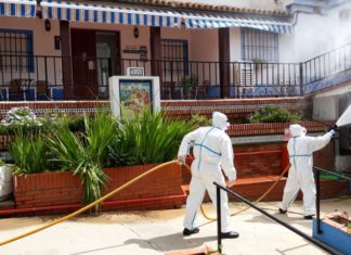 El Infoca se ha desplegado hoy en 27 municipios en sus tareas de desinfección contra el Covid-19