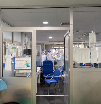 Profesionales de la UCI del Hospital Regional de Málaga extuban con éxito a siete pacientes con coronavirus