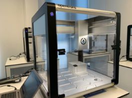 El Hospital Regional de Málaga comienza a instalar el robot Opentrons con capacidad para analizar 2.400 PCR al día