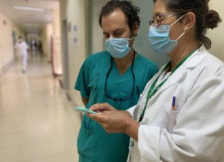 El Hospital Virgen de la Victoria informa a sus profesionales vía SMS de los resultados de las pruebas serológicas del Covid19