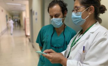 El Hospital Virgen de la Victoria informa a sus profesionales vía SMS de los resultados de las pruebas serológicas del Covid19