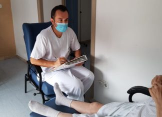 Las enfermeras gestoras de casos del Hospital Regional de Málaga realizan 40.000 intervenciones al año con pacientes crónicos