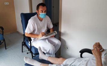 Las enfermeras gestoras de casos del Hospital Regional de Málaga realizan 40.000 intervenciones al año con pacientes crónicos